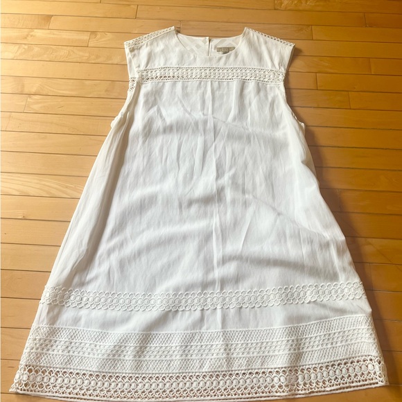 Burberry White linen Lace Trim Dress, excellent conditions. Knee length Burberry White linen Lace Trim Dress, excellent conditions. Knee length